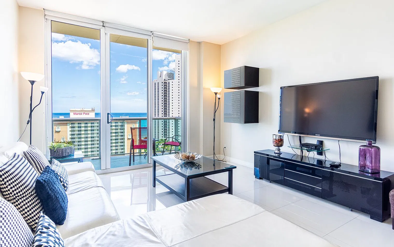 2 bed, 2.0 bath, 1506 sqft, $5,748 — Photo 2
