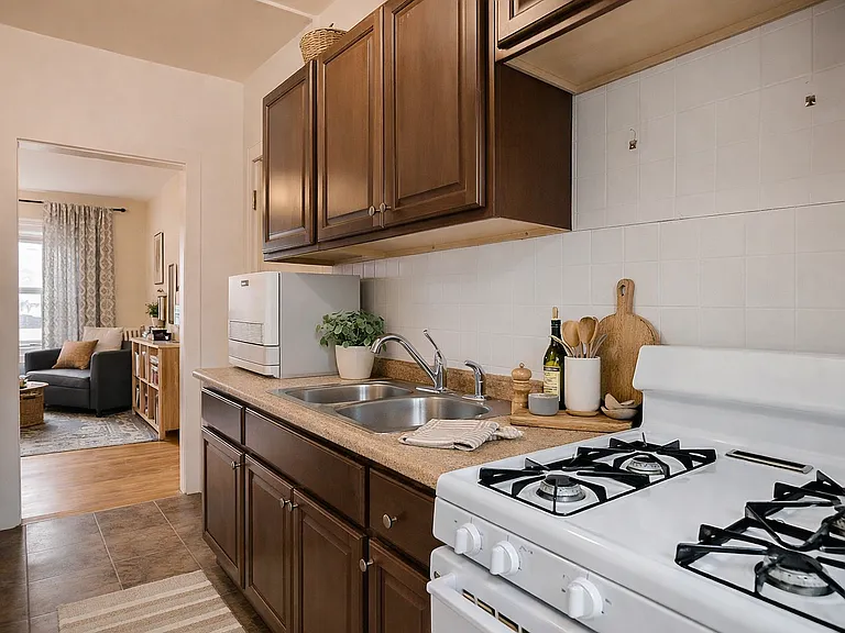 Brownstone — Photo 28