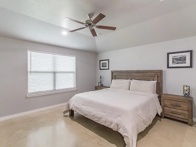 1715 Dryden Ave — Photo 24
