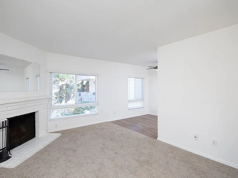1075 Agate St #E — Photo 1
