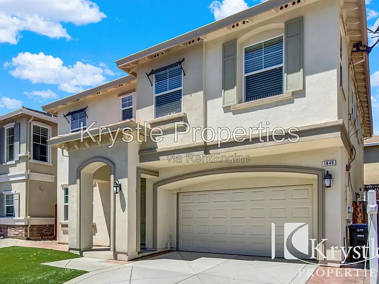 1649 Roma Dr — Photo 2