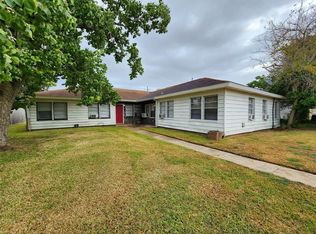 1714 W 9th St, Freeport, TX 77541