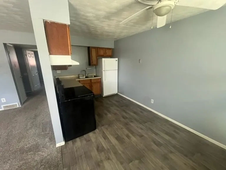 702 W 63rd St — Photo 5