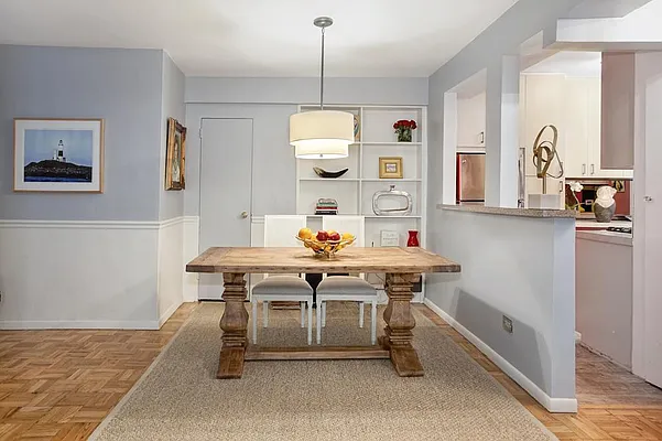 Sold by R New York | media 10