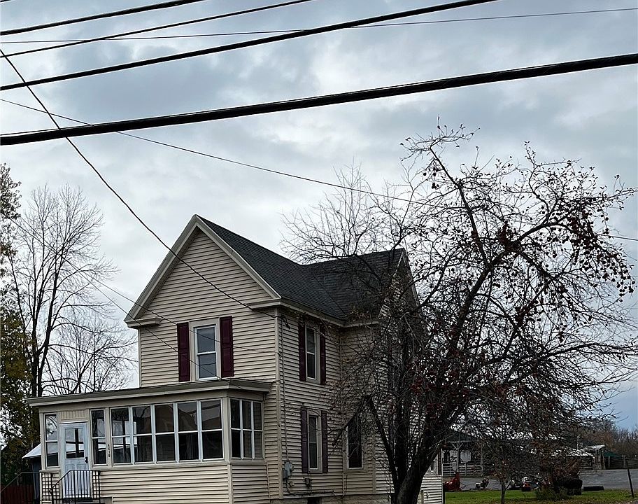 1st image of 4416 Peterboro St NE #Es