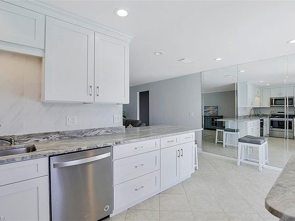 4th image of 238 SW 42nd St