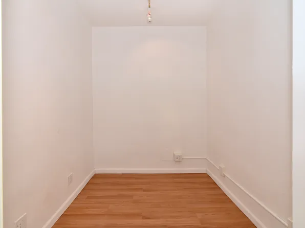 750 Kappock Street image 17 of 27