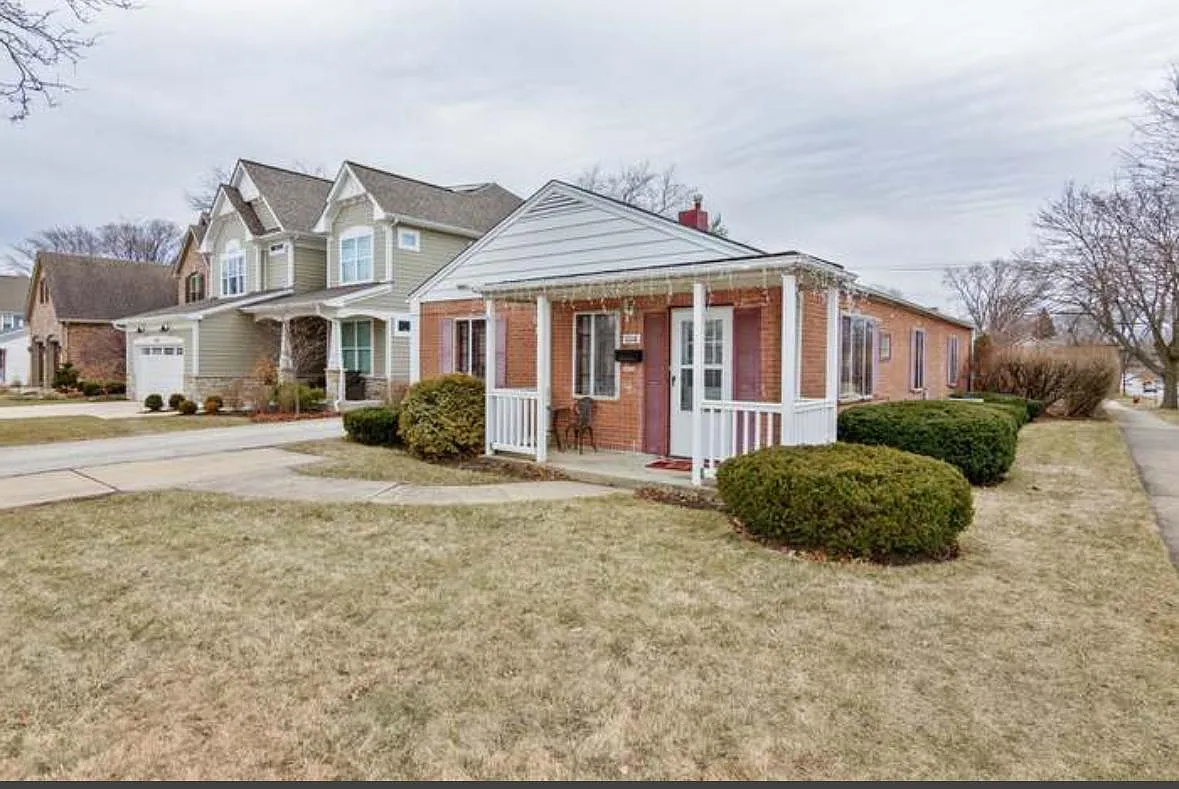 3 bed, 1190 sqft, $2,895 — Photo 1