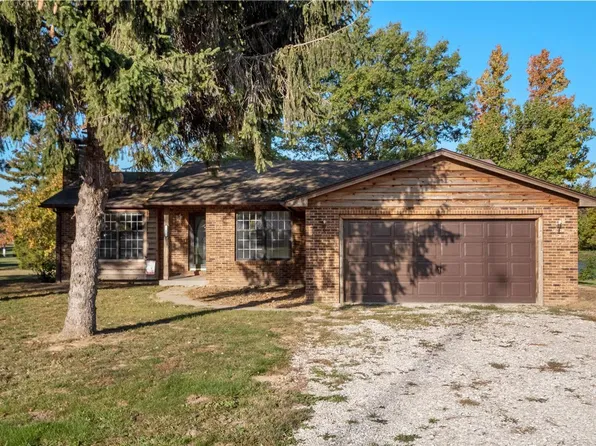 2 Executive Estates Dr, Millstadt, IL 62260