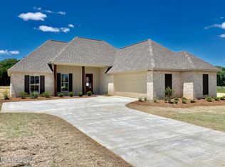 425 Aurora Cir, Canton, MS 39046