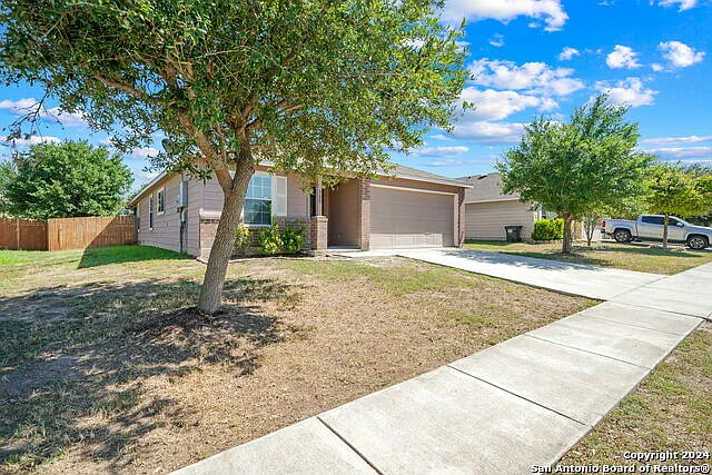320 Lonestar Gait — Photo 3