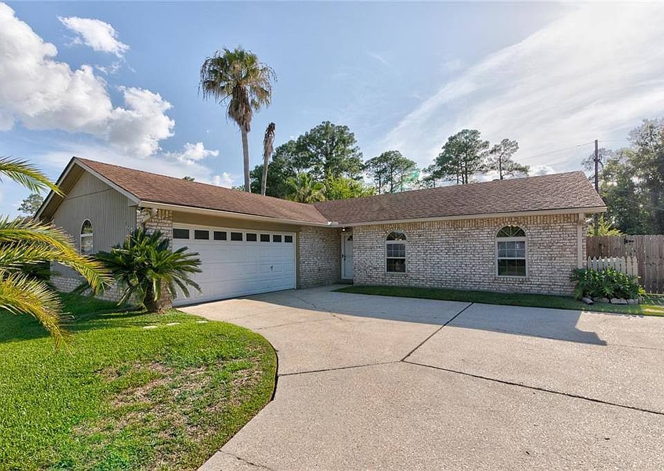 1st image of 209 Clearwood Dr