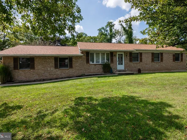 3 Riverside Dr, Reading, PA 19605