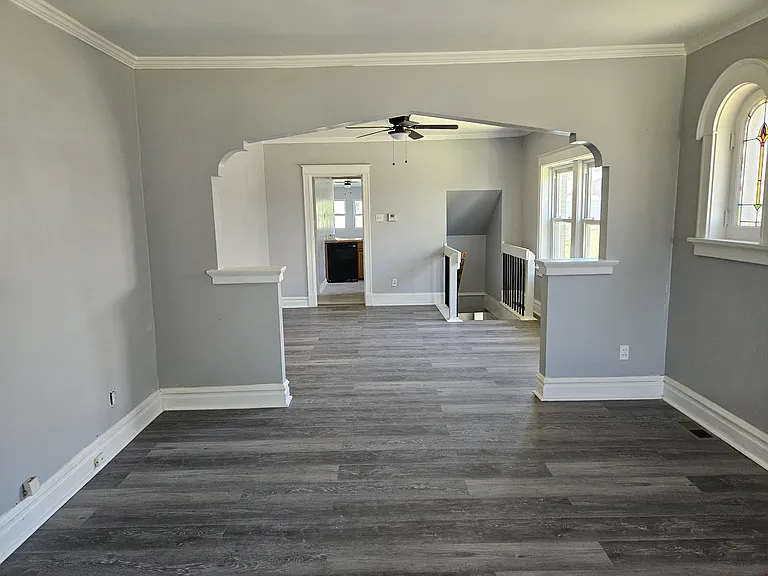 8523 Drury Ln — Photo 2