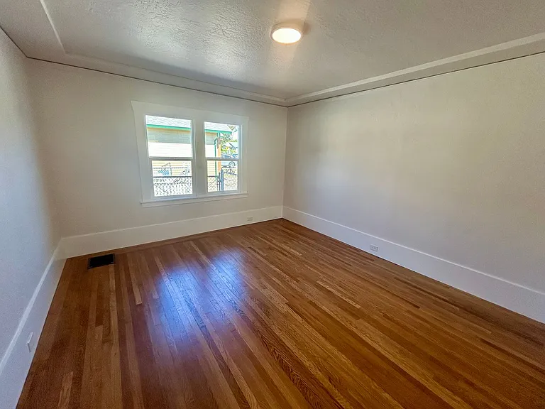 710 Grove Way — Photo 6