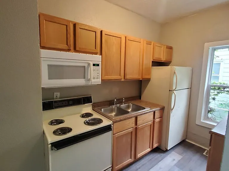 509-509A Park View Dr. (Duplex) — Photo 7