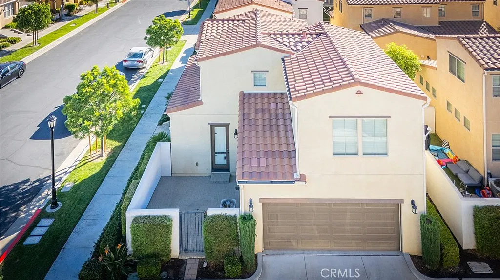 2 bed, 2.5 bath, 1194 sqft, $3,700 — Photo 3