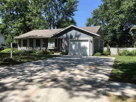 2nd image of 403 Maple Ct