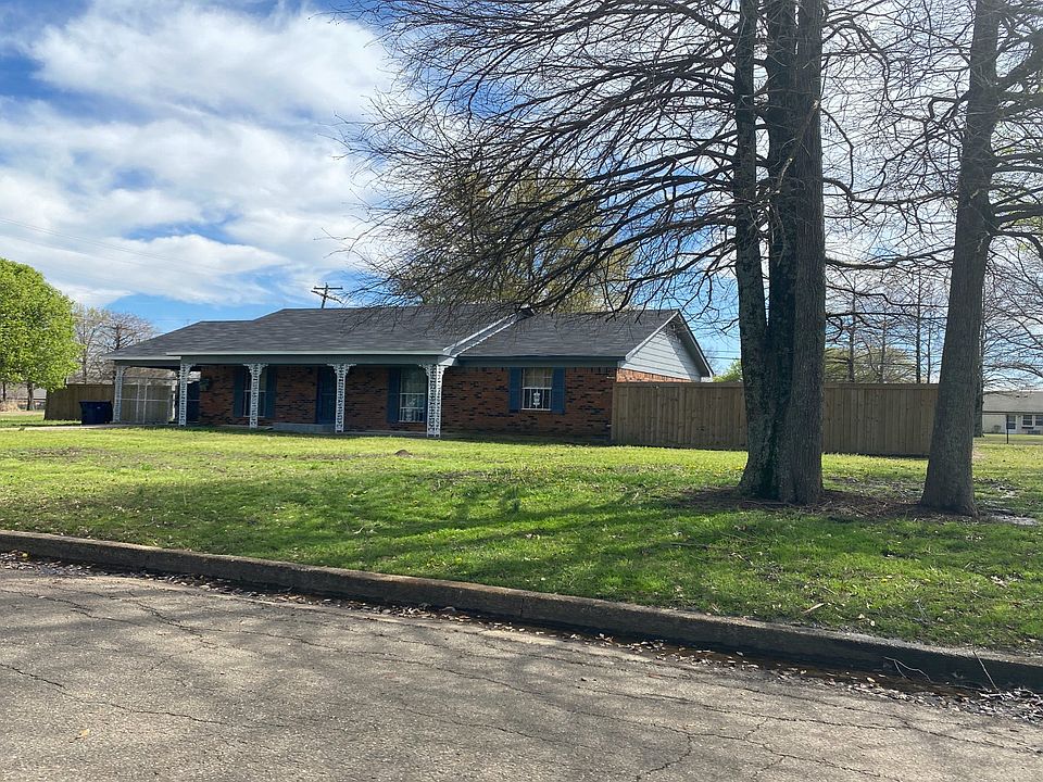 1st image of 1702 Park Circle Dr