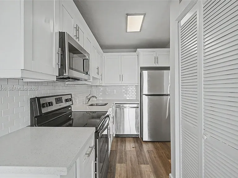 220 SW 17th Ct #54 — Photo 3
