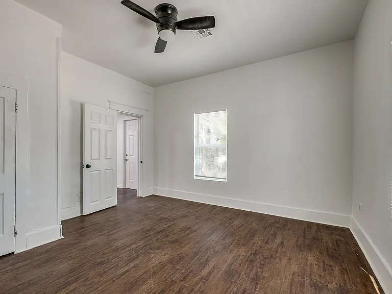 515 W Martin St — Photo 21