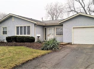 283 Thunderbird Trl, Carol Stream, IL 60188