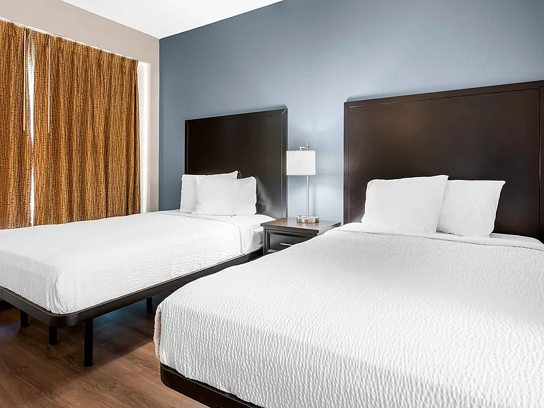 1 Bedroom Suite - 2 Full Beds