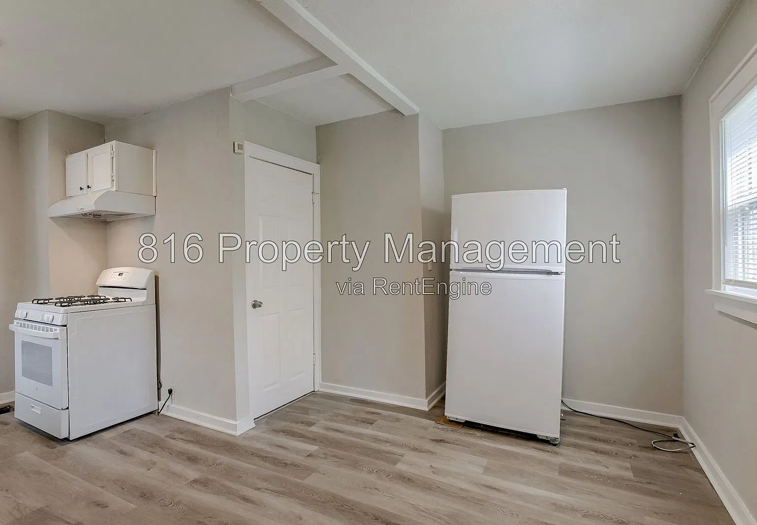 3 bed, 1.0 bath, 1121 sqft, $1,295 — Photo 4