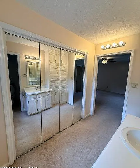 236 Manchester Rd — Photo 23