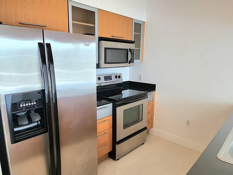 1750 N Bayshore Dr #2010 — Photo 5