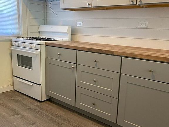 3rd image of 1708 W Ainslie St #2