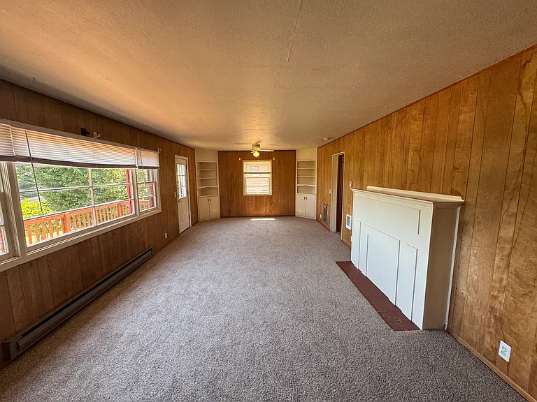 218 Phelps St — Photo 10