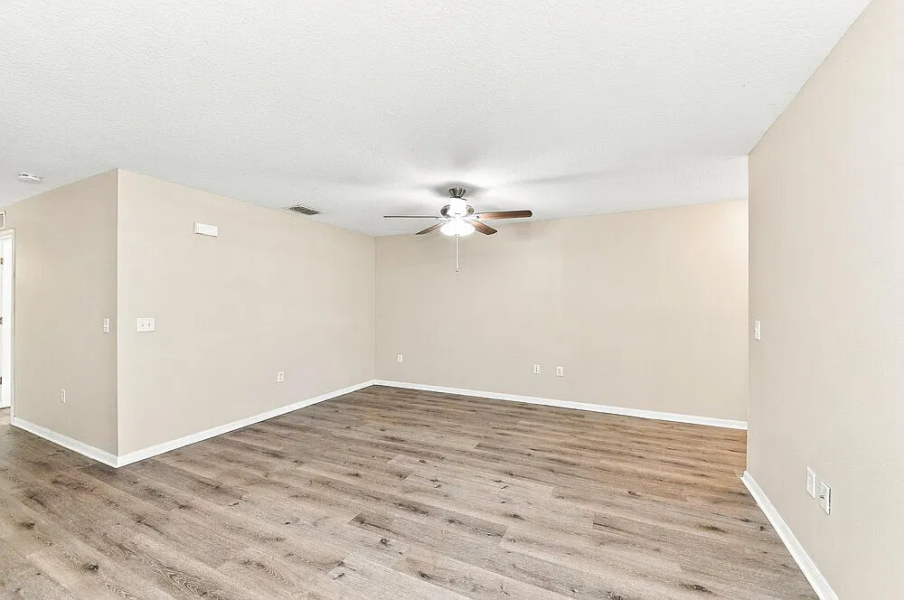 4 bed, 2.0 bath, 1563 sqft, $2,110 — Photo 3