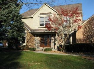 23450 Hillview Ct, Farmingtn Hls, MI 48335