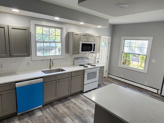 4th image of 85 Winspear Ave #1