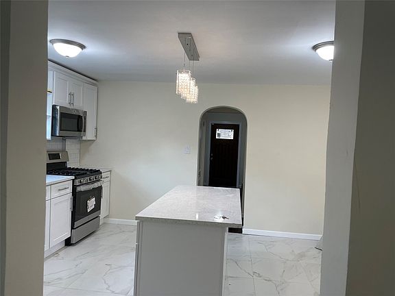 3rd image of 315 Oak Hill Ave