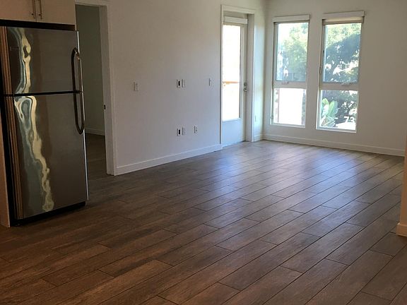 5th image of 739 S Ogden Dr #2X2