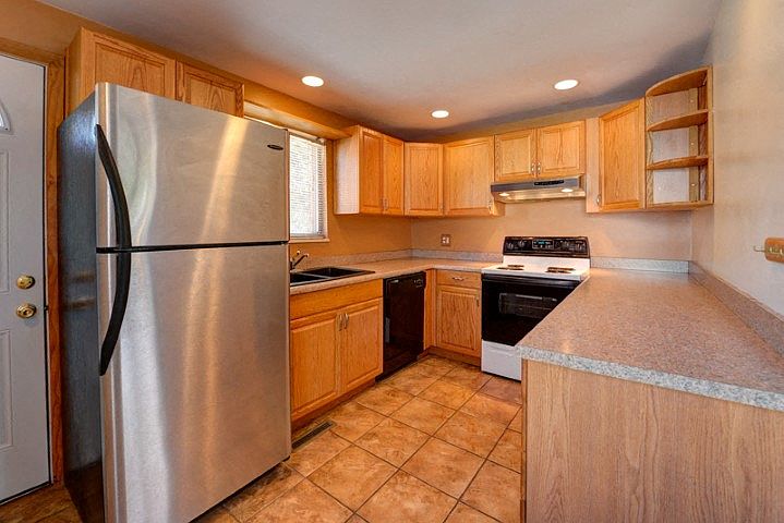 3095 E. Euclid Kitchen