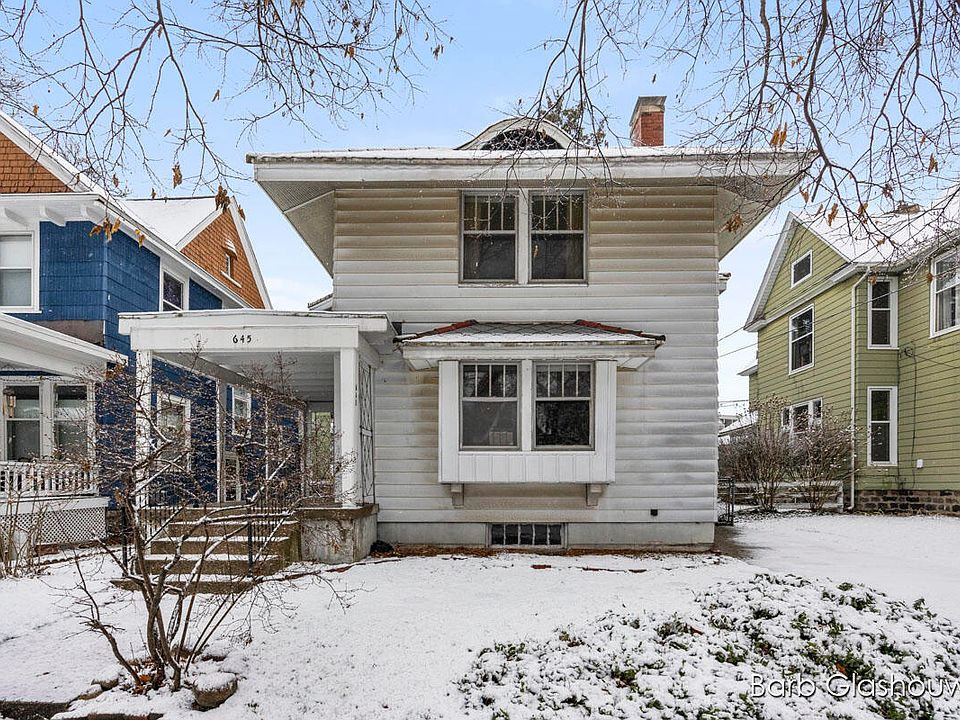 1st image of 645 Lake Dr SE