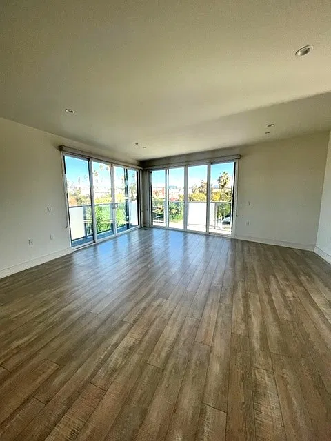 The Tides Brentwood — Photo 3