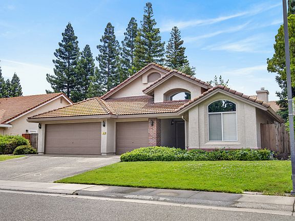 2nd image of 104 Flindell Way