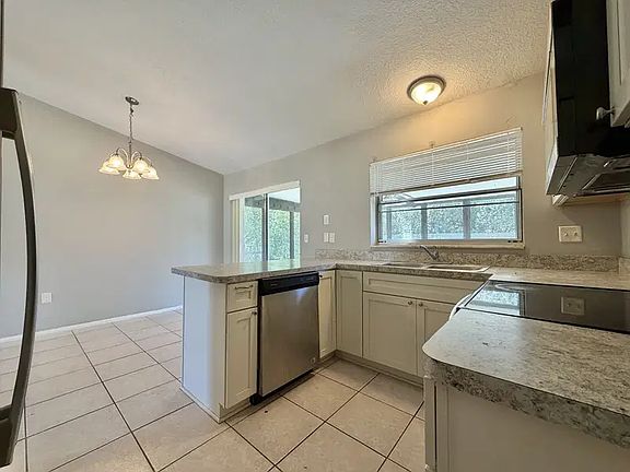 4th image of 12266 Foothill St