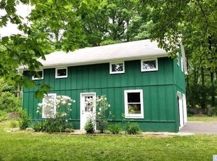 16 Pin Oak Dr, Kinderhook, NY 12106