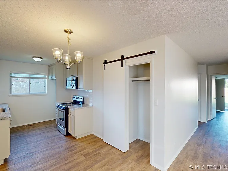 6345 S Madison Pl — Photo 5