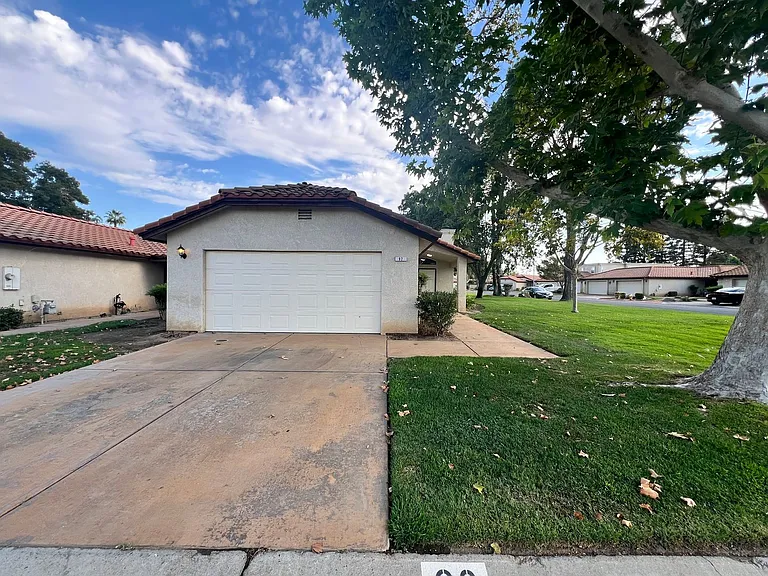 92 Rosewood Cir — Photo 2