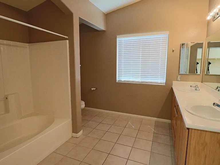 9747 Clifford Walk Ave — Photo 12