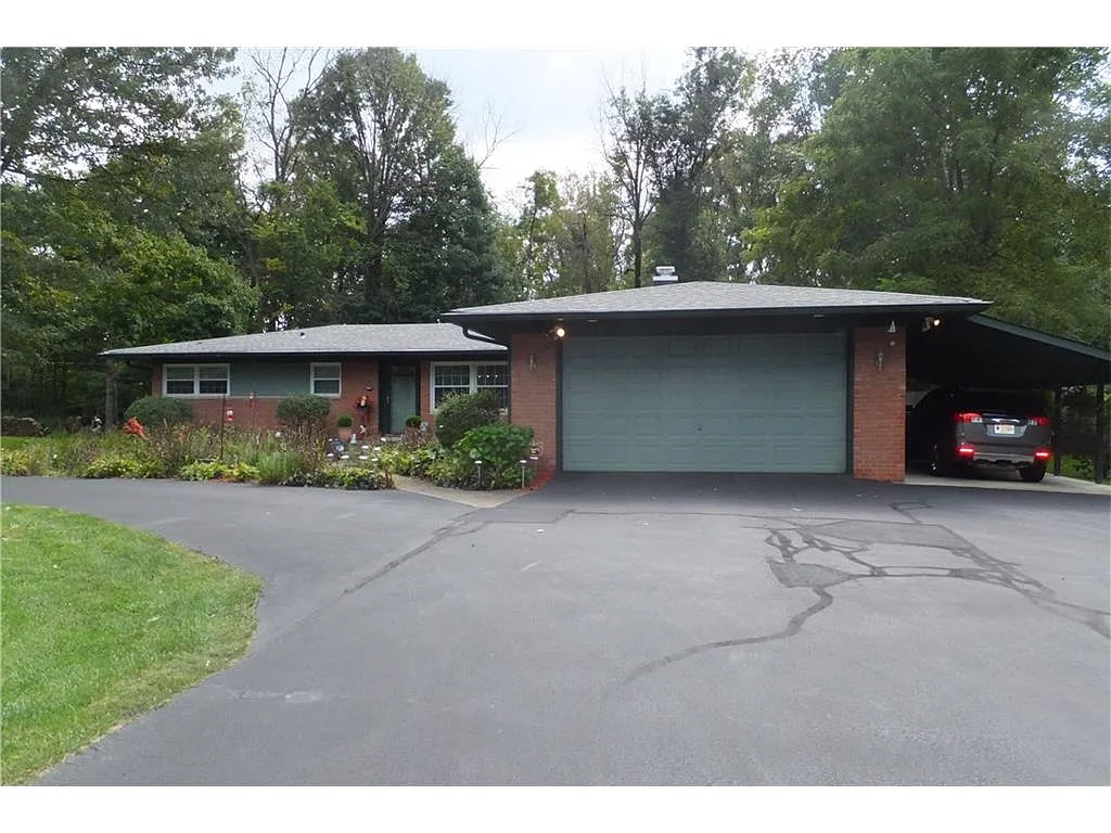 905 Tulip Dr photo 1