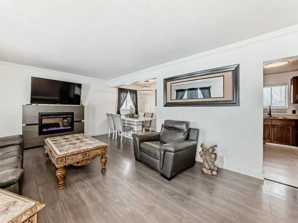 4117 N 45th St, Red Deer, AB T4N 1J9