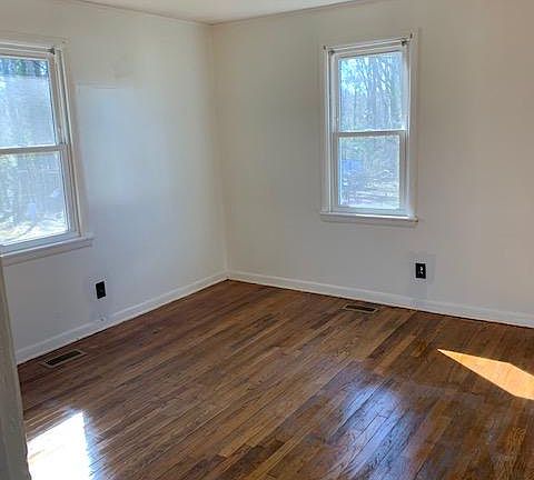 4th image of 220 Broadview Dr
