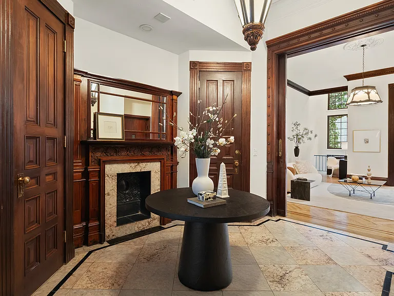 51 W 73rd St #TOWNHOUSE — Photo 4